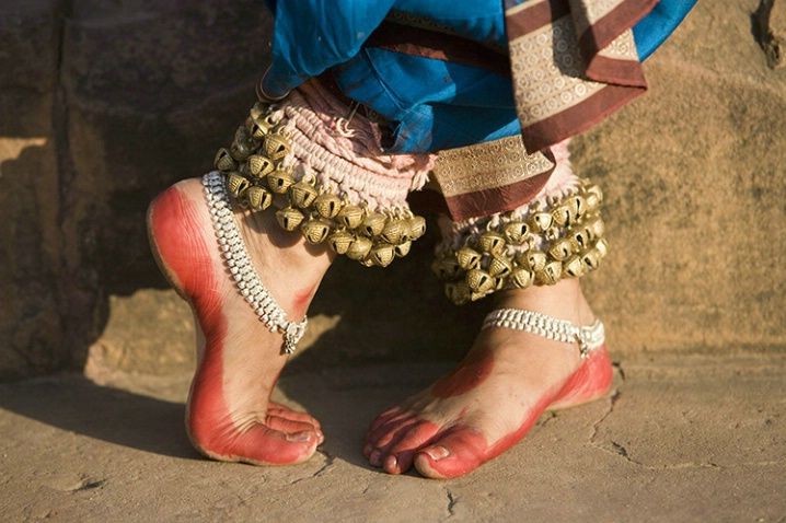 Kathak Dance School Online Training Programs : Established in 2012,
					GAALC - Global Academy of Arts, Languages & Culture offers online Indian classical Kathak dance training program classes for 
					learning how to dance Kathak form of dancing. The online Kathak dance lessons are available for the international 
					students of all age groups, conducted by highly educated & experienced faculty of trainers.
